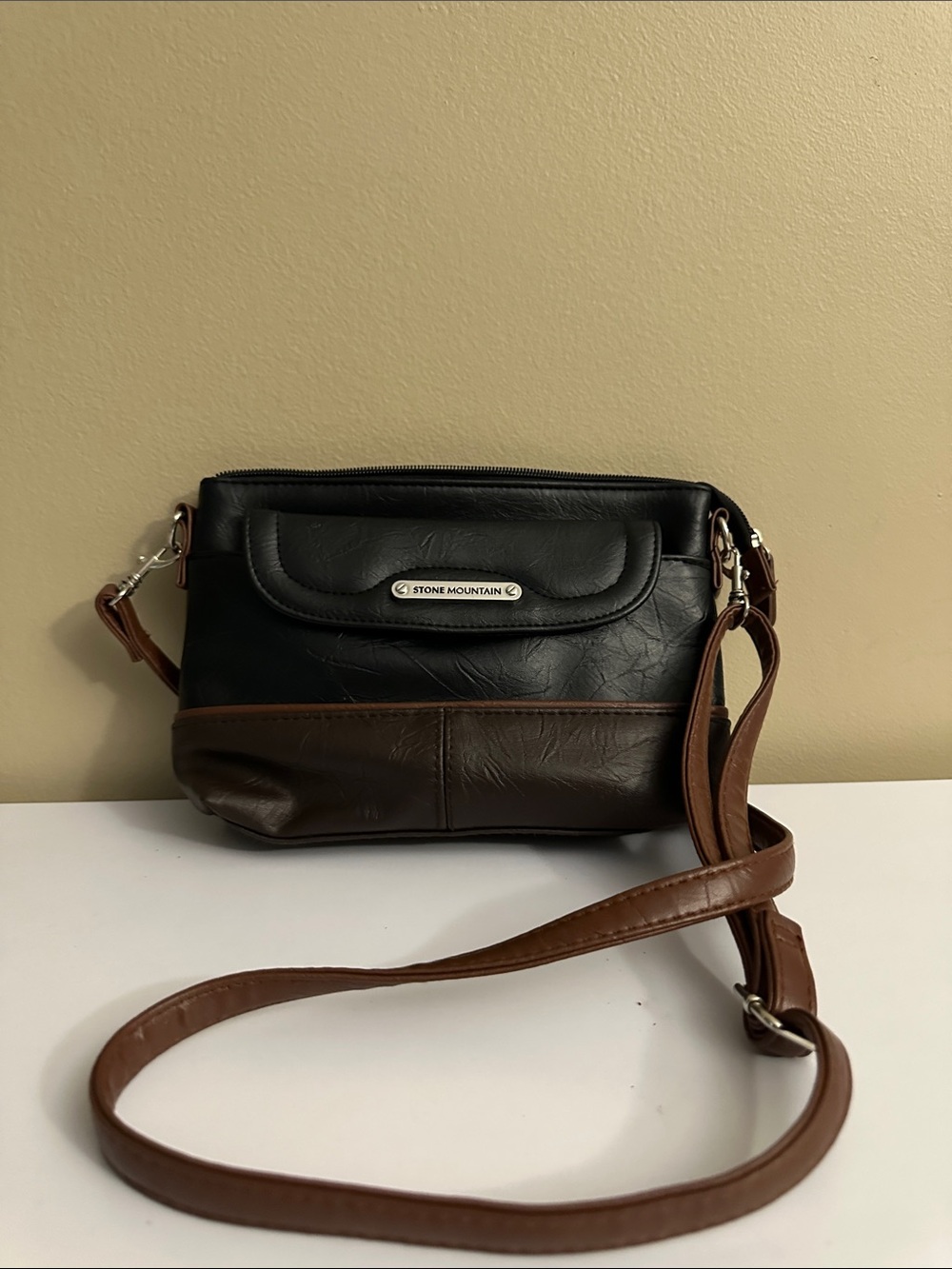 Stone Mountain Accessories Black and Brown Two-Tone Crossbody